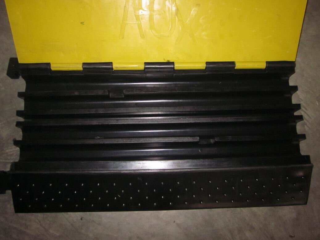 5channel Rubber Cable Protector. Cable Ramp. Rubber Speed Bumps for Sale